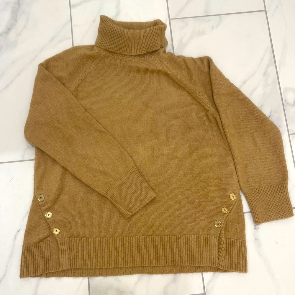 Oversized, Michael Kors, nude turtleneck sweater. Perfect for fall and winter.🍁
